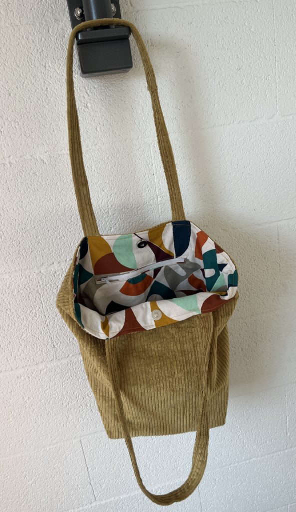 Sac en velours côtelé , bouclettes et doudou