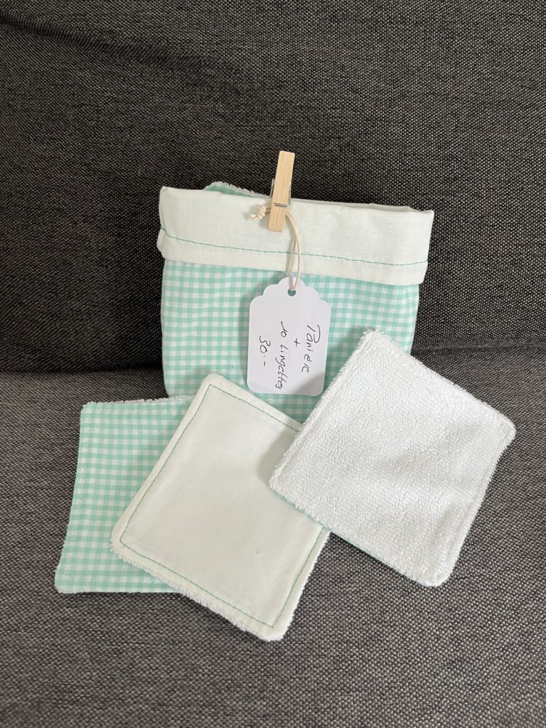 10 lingettes et panière
